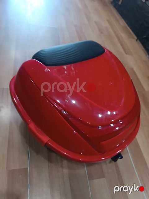 Moped/Motosiklet üçün arxa baqaj qutusu. Ünvan Q Qarayev metrosunun — Bakı