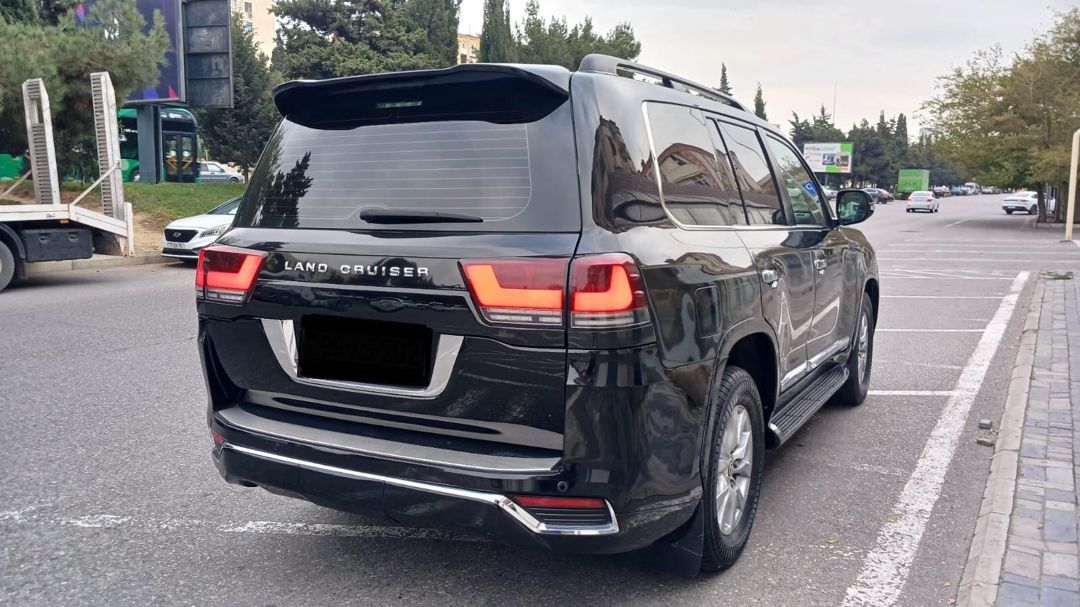 Toyota Land Cruiser 300 icarəsi — Avtomobil icarəsi, Bakı (4)