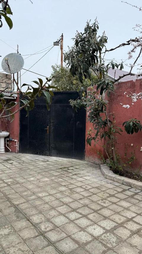 Satılır 4 otaqlı həyət evi/bağ evi 150 m² — Bakı