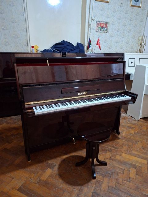 Fortepiano Petrof — Bakı