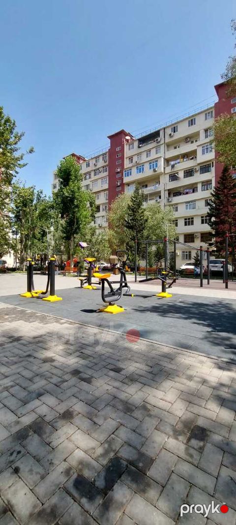 Satılır 4 otaqlı köhnə tikili 100 m²
