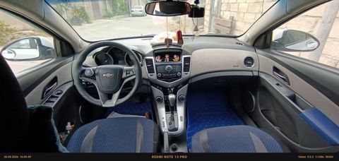 Chevrolet Cruze sedan – ağ rəng, benzinlə işləyən, avtomatik ötürmə — Digah