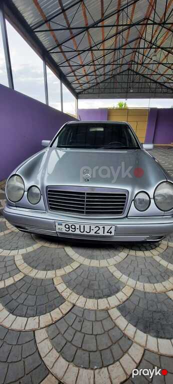 Mercedes E 240, 2.4 L, 1998 il, 300 000 km
