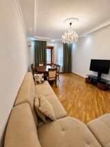 İcarəyə verilir 3 otaqlı köhnə tikili 85 m² — Cəmilə xanım — Apartment