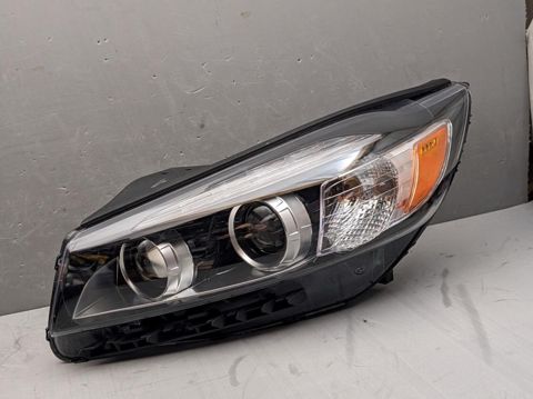 Kia Sorento 2015 ön farası — Bakı