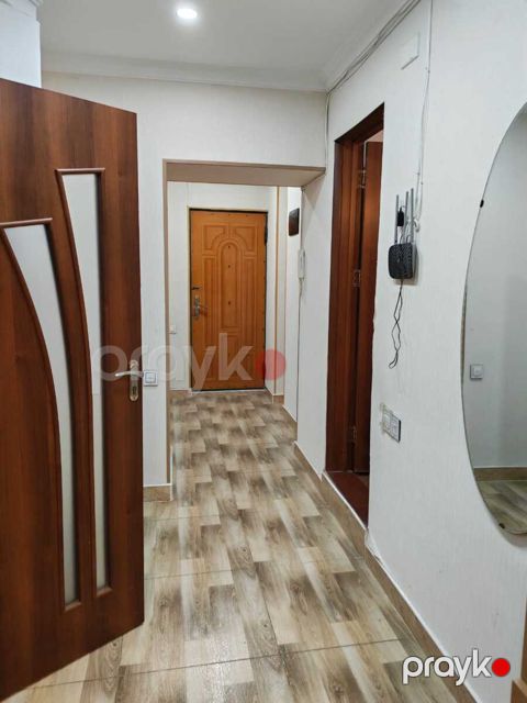 İcarəyə verilir 3 otaqlı köhnə tikili 65 m²