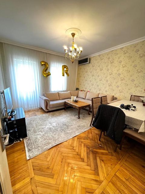 Satılır 4 otaqlı köhnə tikili 90 m² — Bakı
