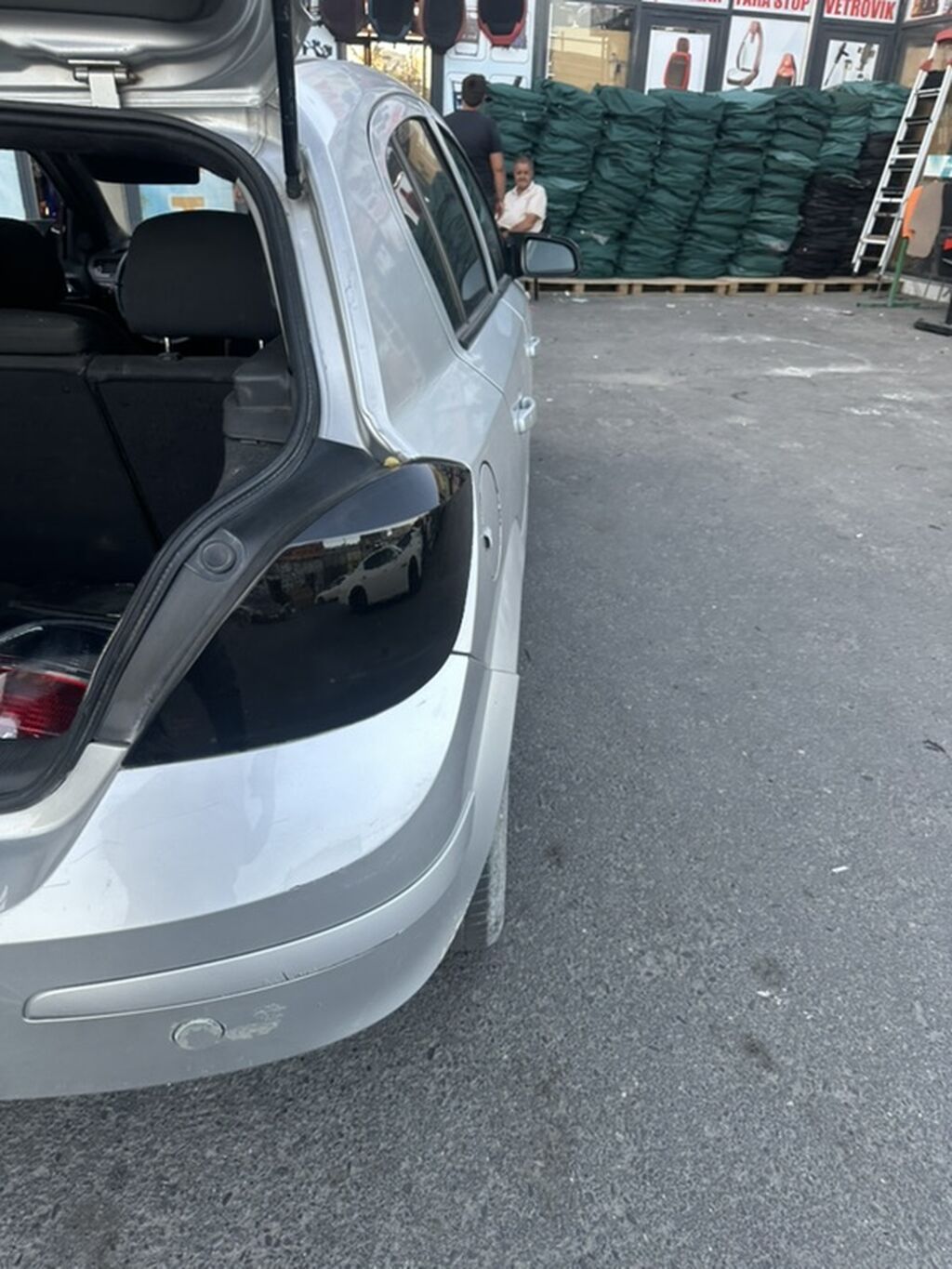 Opel Astra H hatchback arxa stop Cüt şəkildə stoplar qaradı reyal — Avtomobillər, Digah