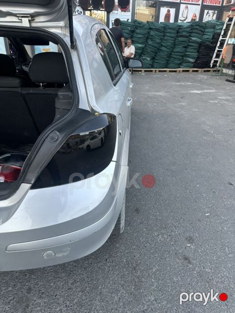 Opel Astra H hatchback arxa stop Cüt şəkildə stoplar qaradı reyal