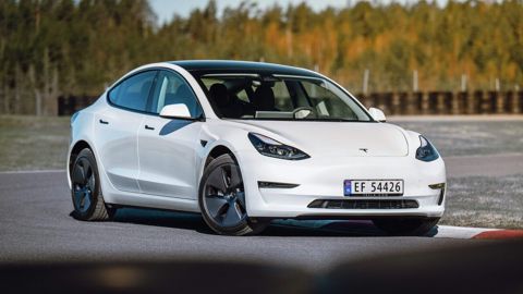 Tesla Model 3 icarəsi — Bakı