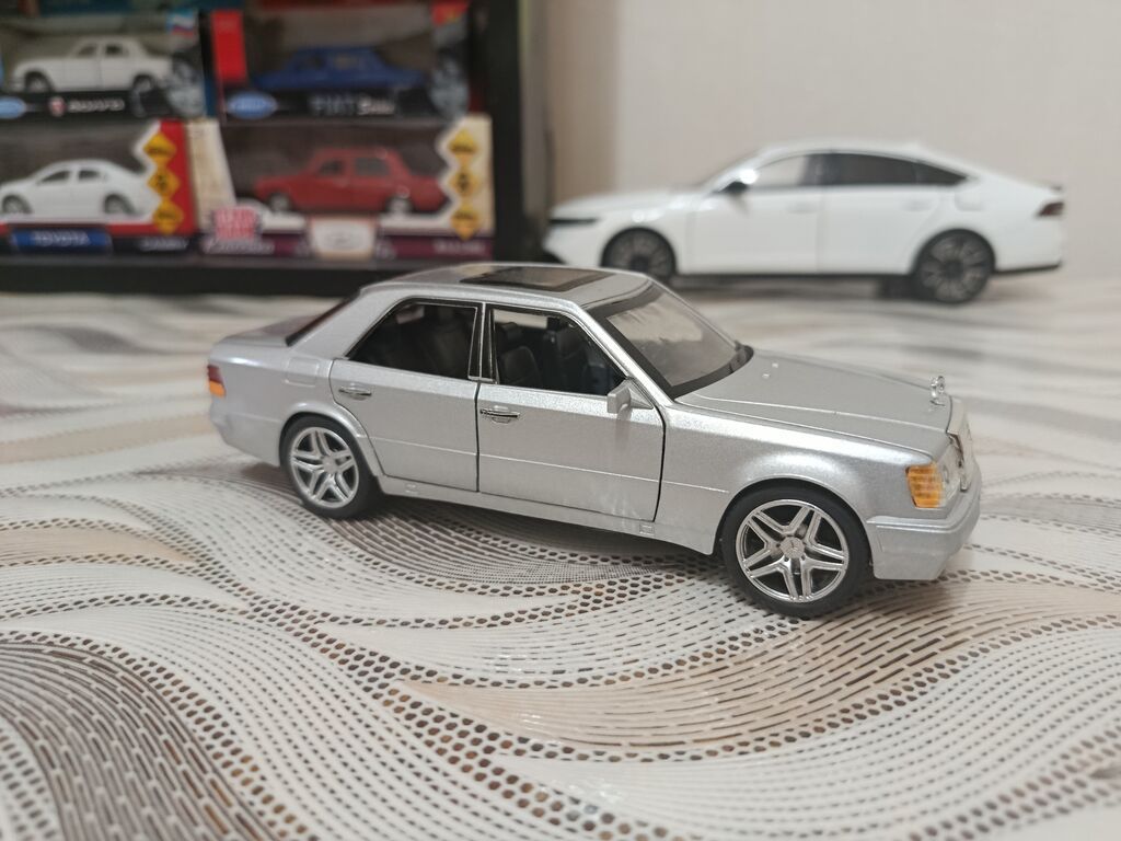 Metall model avtomobil – Mercedes-Benz E-Class AMG (W124) miqyası el — Modellar, Bakı (4)