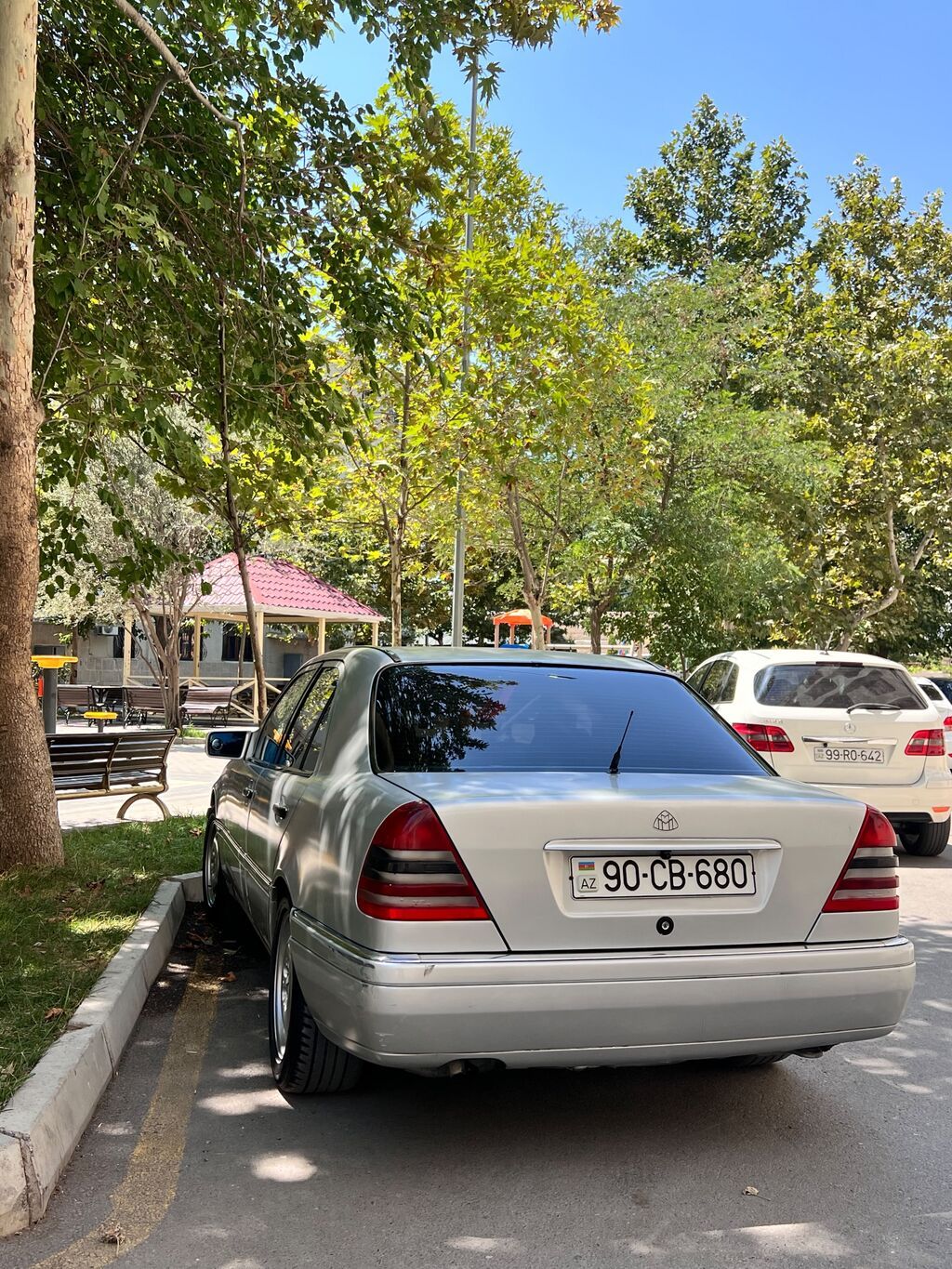 Mercedes-Benz C-Sinif (W202) sedan - Kuzov: 4 qapılı sedan, gümüşü — Avtomobillər, Bakı (9)