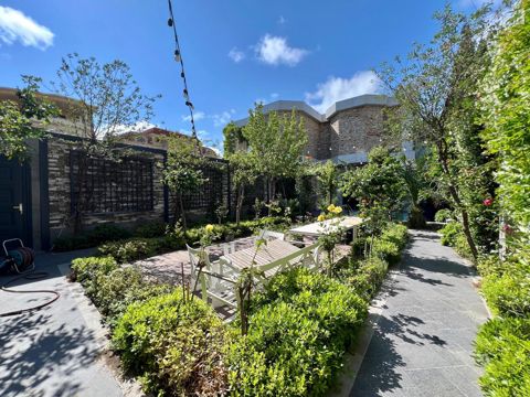 Satılır obyekt 450 m² — Bakı