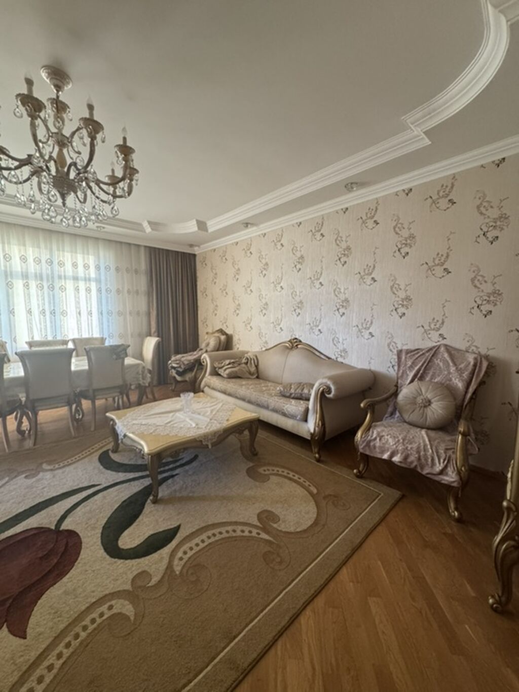 Klassik üslubda qonaq otağı mebel dəsti Tərkib: - Böyük konsol güzgü — Qonaq otağı üçün, Bakı (3)