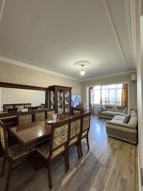 Satılır 3 otaqlı köhnə tikili 88 m² — Bakı