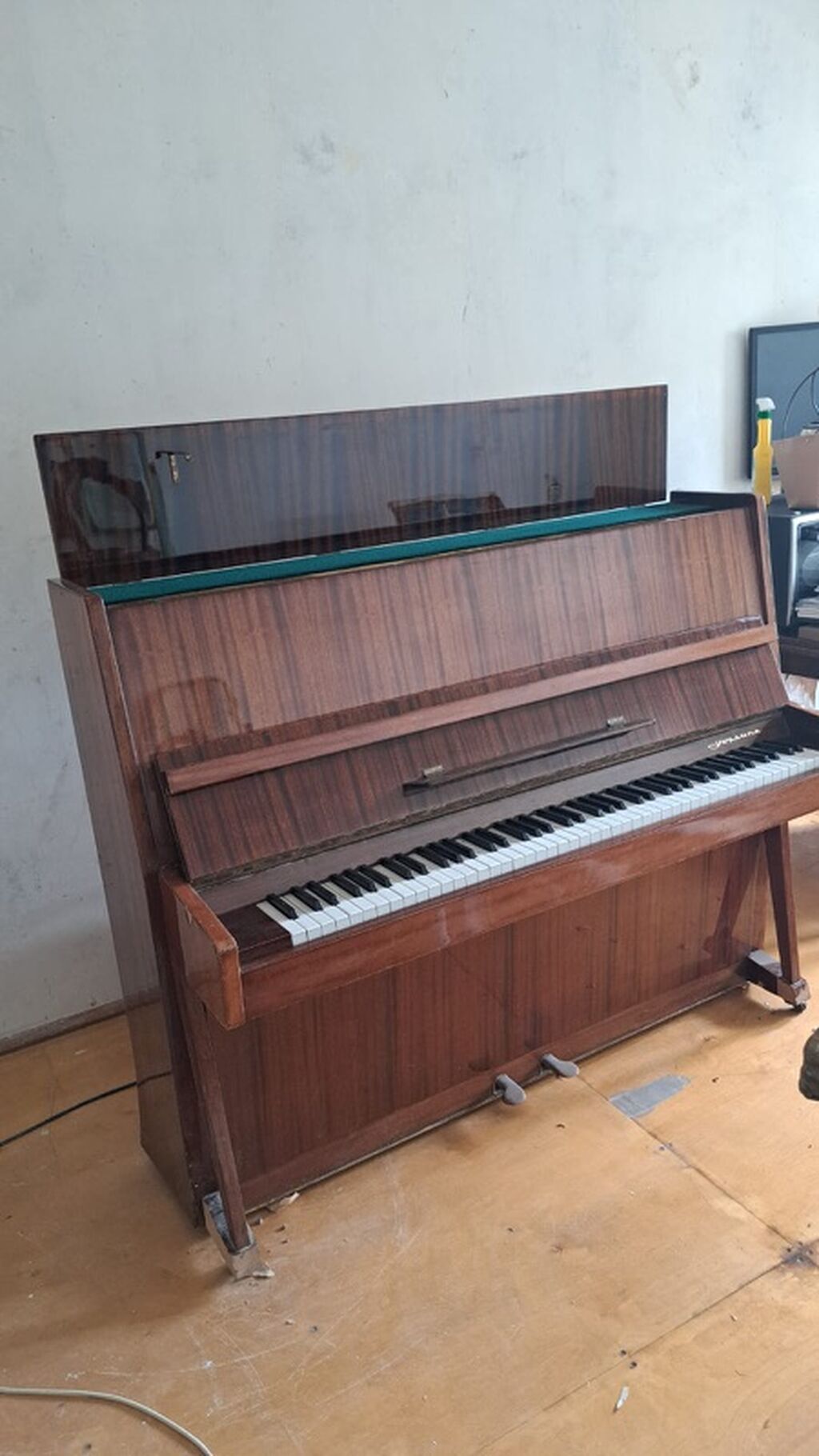 Akustik vertikal piano – “Ukraina” markası - Korpus: parlaq laklı — Pianino və digər klaviş alətləri, Bakı (3)