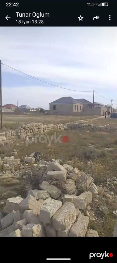 2 sot torpaq sahəsi, Binə qəs