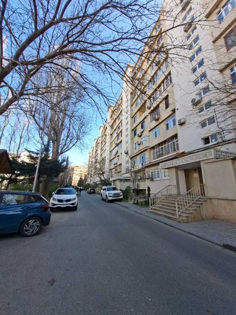 Satılır 4 otaqlı köhnə tikili 100 m²