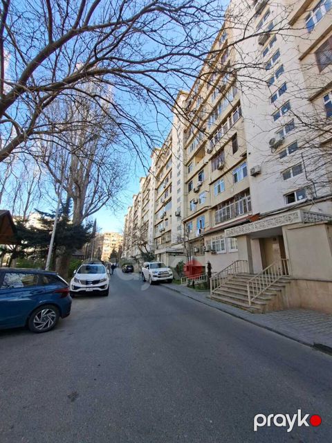 Satılır 4 otaqlı köhnə tikili 100 m²