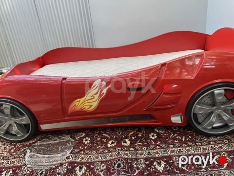 Uşaq maşın çarpayısı – qırmızı rəngdə idman avtomobili dizaynı — Bakı