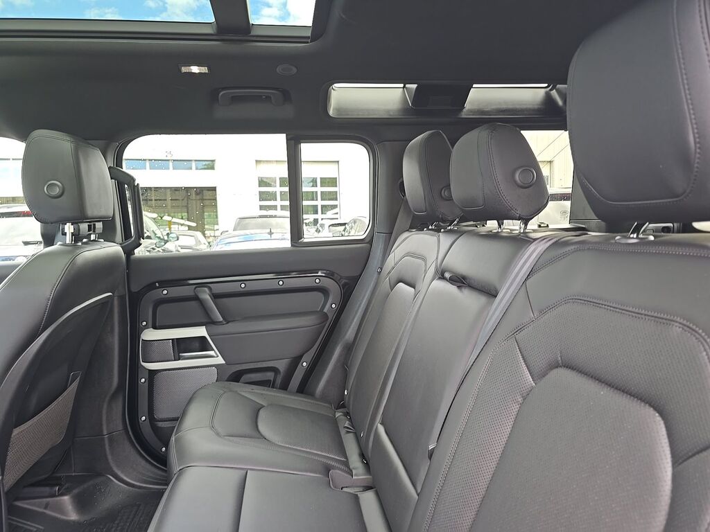 Land Rover Defender, 2.0 L, 2024 il, 74 030 km — Avtomobillər (6)