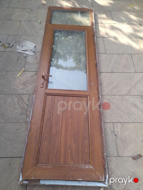Plastik qapi 5 ededdi framoqaynan 80×270 her seyi usdundedi lap — Mehdiabad
