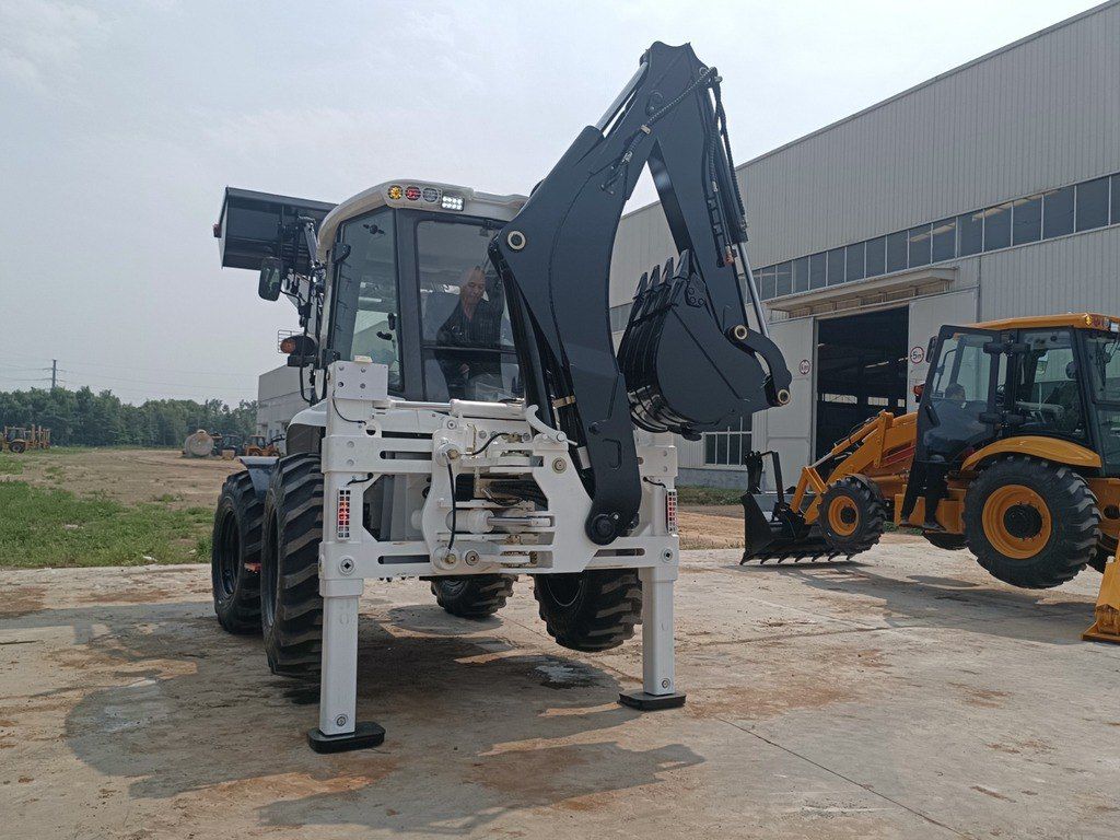 Stltg 388H ekskavator-yükləyici, 2025 il — İnşaat texnikası, Bakı (4)