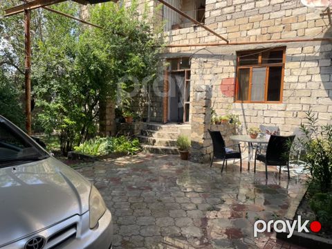 Həyət evi, 8 Noyabr pr