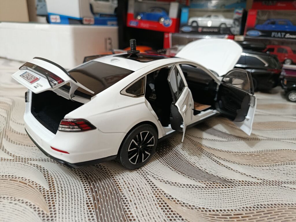 Honda Accord 2.0T – 1:18 miqyaslı metal kolleksiya modeli - Material — Modellar, Bakı (5)