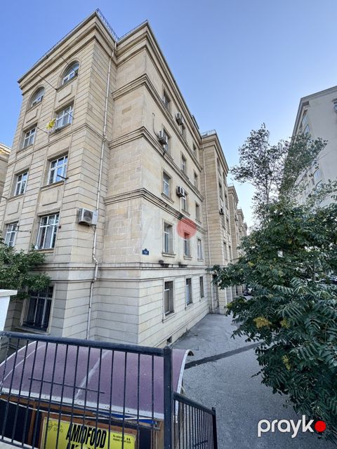 Satılır 3 otaqlı köhnə tikili 100 m²