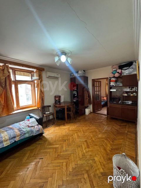 Satılır 1 otaqlı köhnə tikili 45 m²