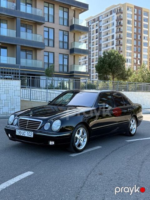 Mercedes E 220, 2.2 L, 2001 il, 300 000 km