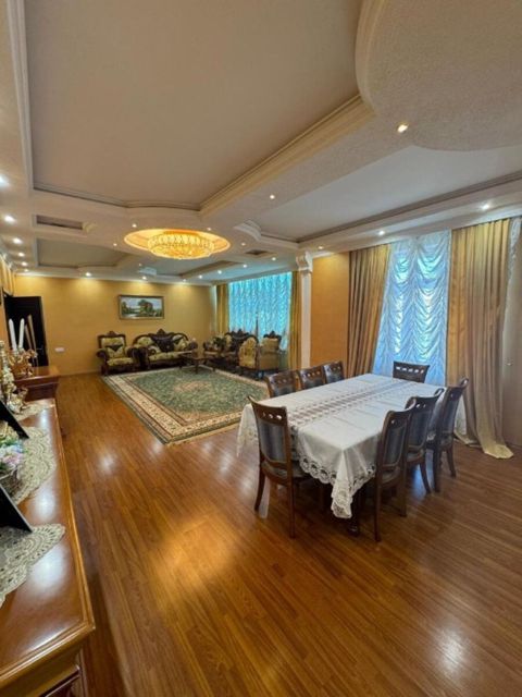 Satılır 4 otaqlı yeni tikili 200 m² — Bakı