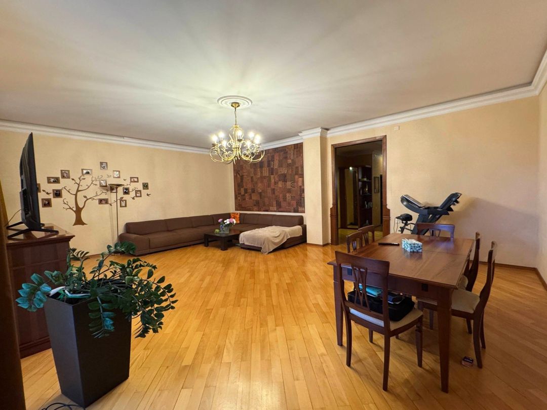 Satılır 5 otaqlı yeni tikili 200 m² — Mənzil, Bakı (2)