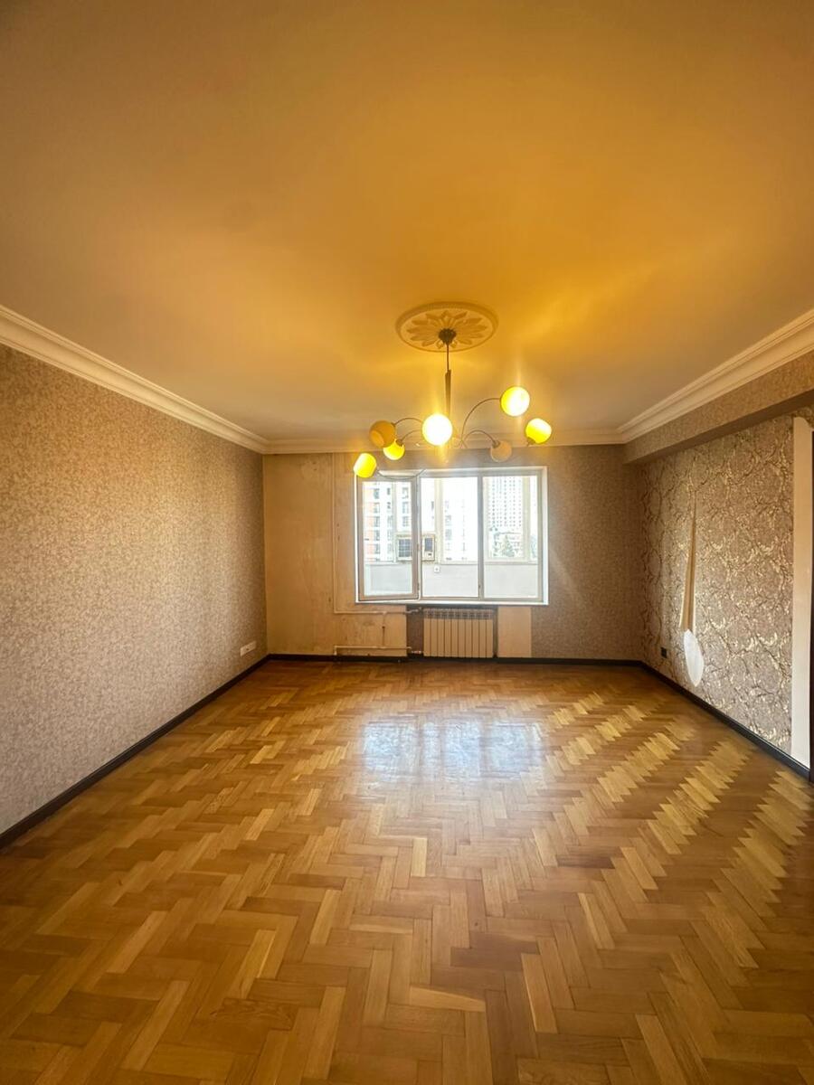 Satılır 5 otaqlı köhnə tikili 180 m² — Mənzil, Bakı
