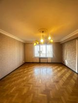 Satılır 5 otaqlı köhnə tikili 180 m² — Leyla xanım