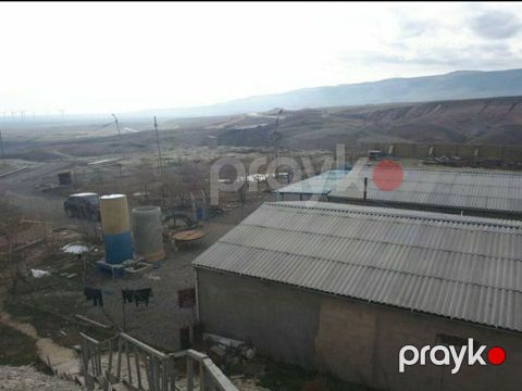 Satışa geniş həyətyanı sahəyə malik təsərrüfat tipli obyekt təqdim
