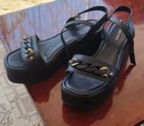 Məhsul: Qadın ayaqqabıları – 2 model 1) Greyder platforma sandal — Женская обувь