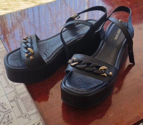 Məhsul: Qadın ayaqqabıları – 2 model 1) Greyder platforma sandal — Gəncə