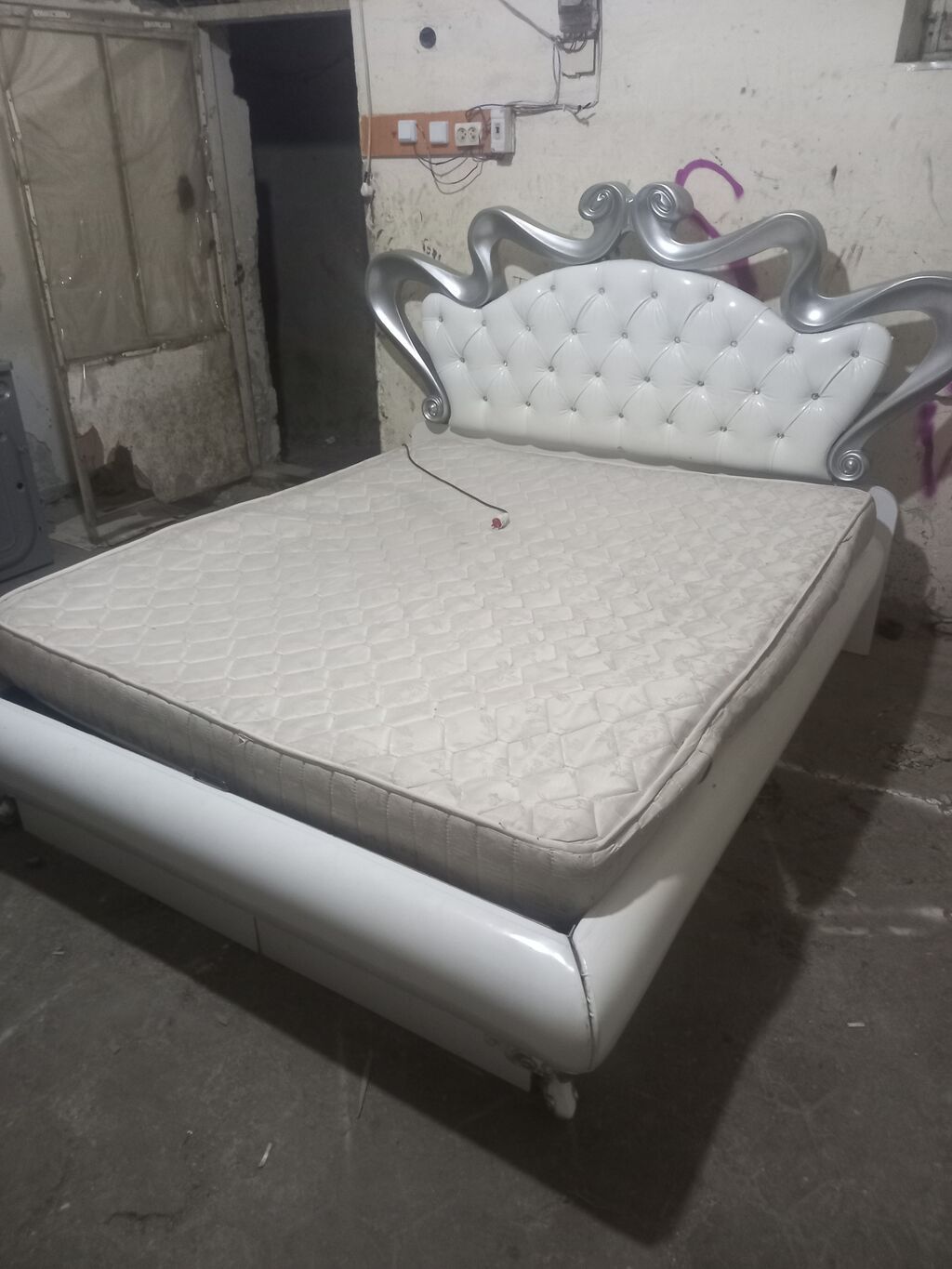 Salam yataq dest satilir 2 eded taxt matraslari yoxdur 1 eded dolab — Yataq otağı mobilya dəstləri, Sumqayıt (6)
