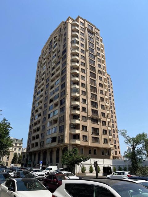 Satılır 4 otaqlı yeni tikili 175 m² — Bakı