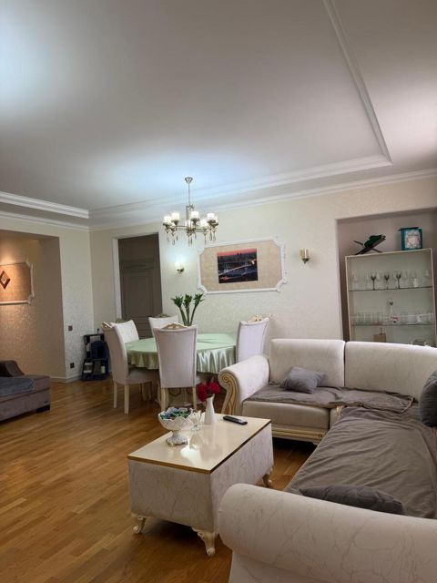 Satılır 3 otaqlı yeni tikili 175 m² — Bakı