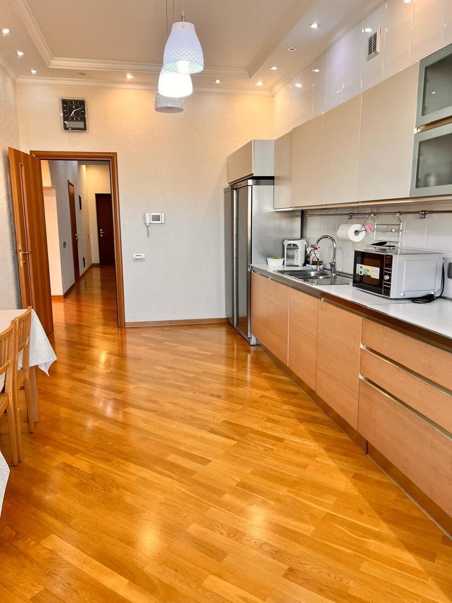 Satılır 4 otaqlı yeni tikili 200 m² — Mənzil, Bakı (6)
