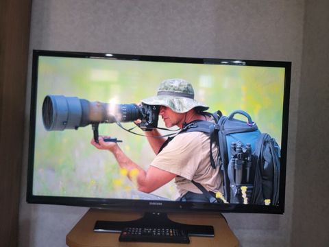 Samsung LED televizor - Ekran ölçüsü: təxminən 40–43 düym (gözlə — Bakı