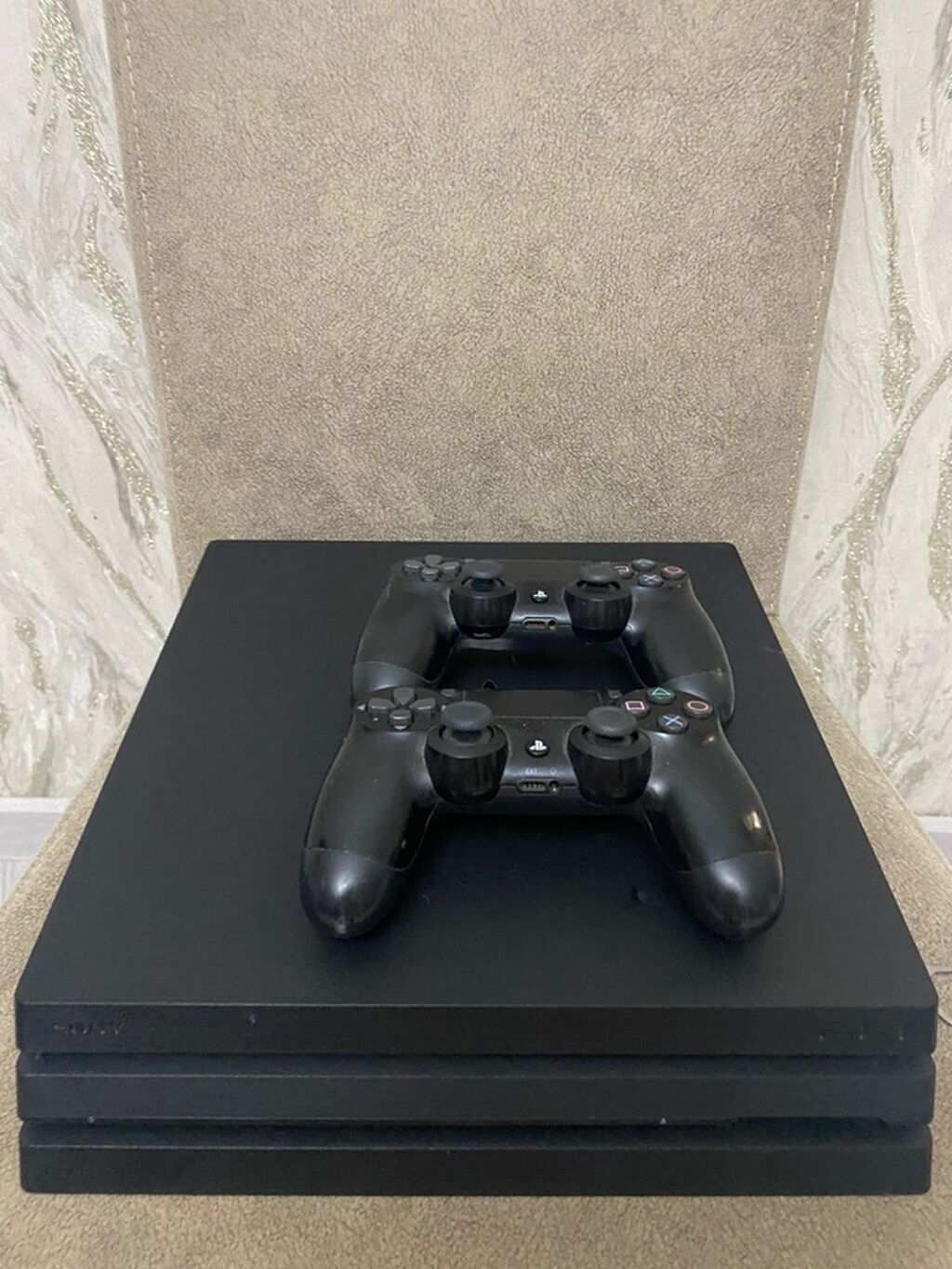 Sony PlayStation 4 Pro oyun konsolu Xüsusiyyətlər: - Model: PS4 Pro — Oyun konsolları, Masazır