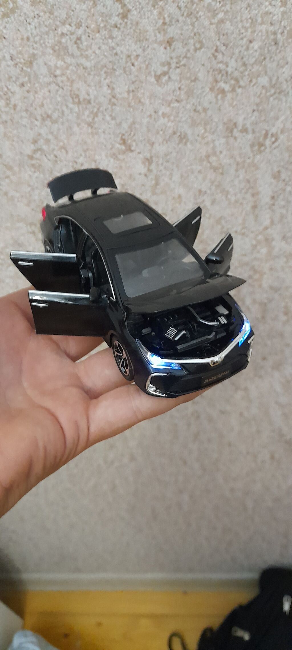 Toyota Corolla 1:32 Ölçüdə Təzədir Hər yeri açılır Səsli işıqlıdır — Modellar, Bakı (3)