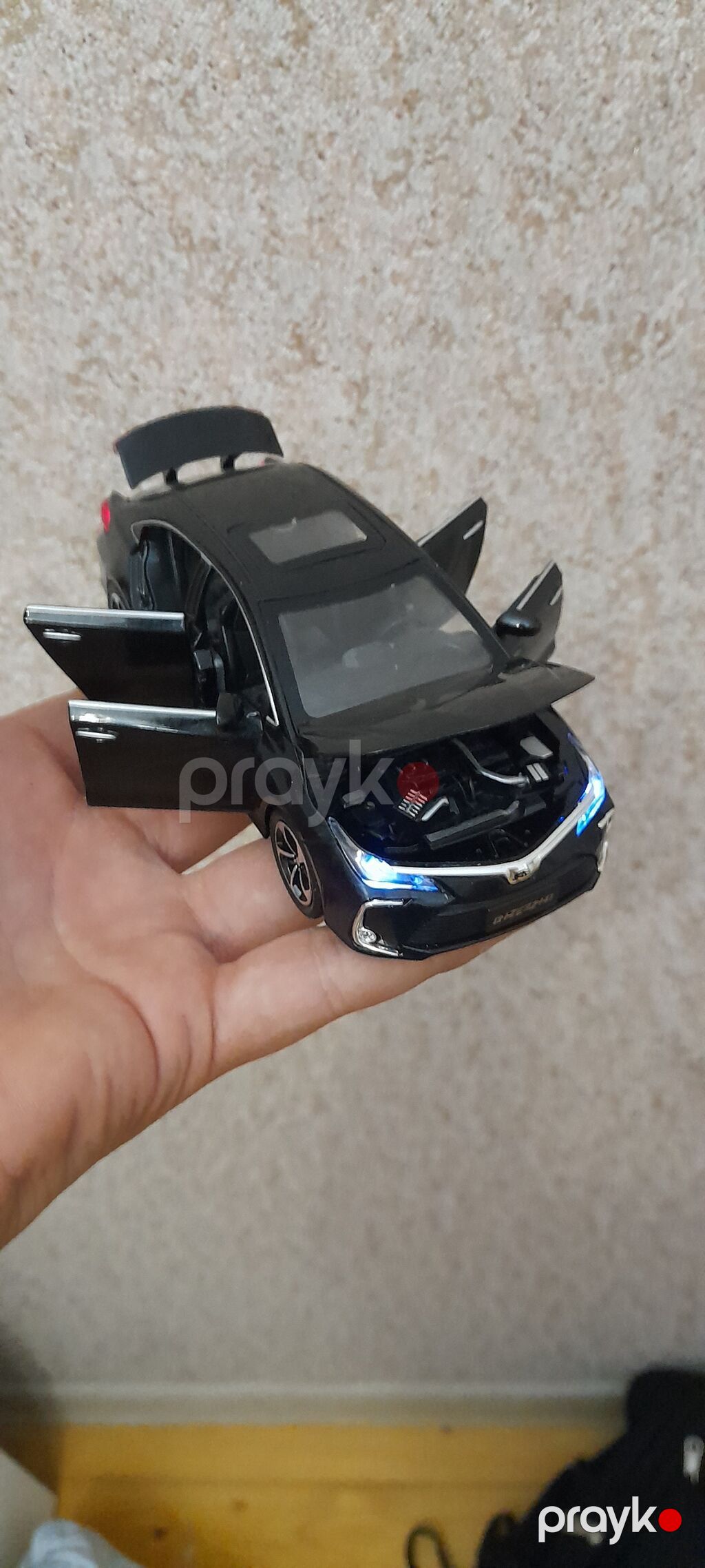 Toyota Corolla 1:32 Ölçüdə Təzədir Hər yeri açılır Səsli işıqlıdır — Modellar, Bakı (3)