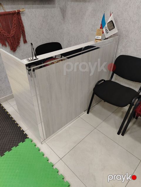 Satışda: resepsiyon/qarşılama masası - Material: laminat/MDF (ağ-açıq