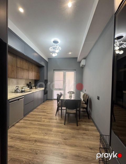 İcarəyə verilir 3 otaqlı yeni tikili 140 m²