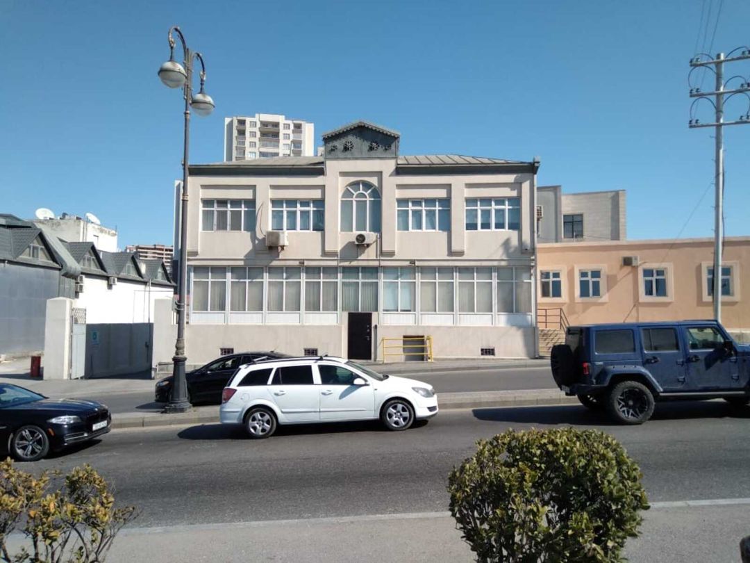 Satılır obyekt 650 m² — Əmlak, Bakı